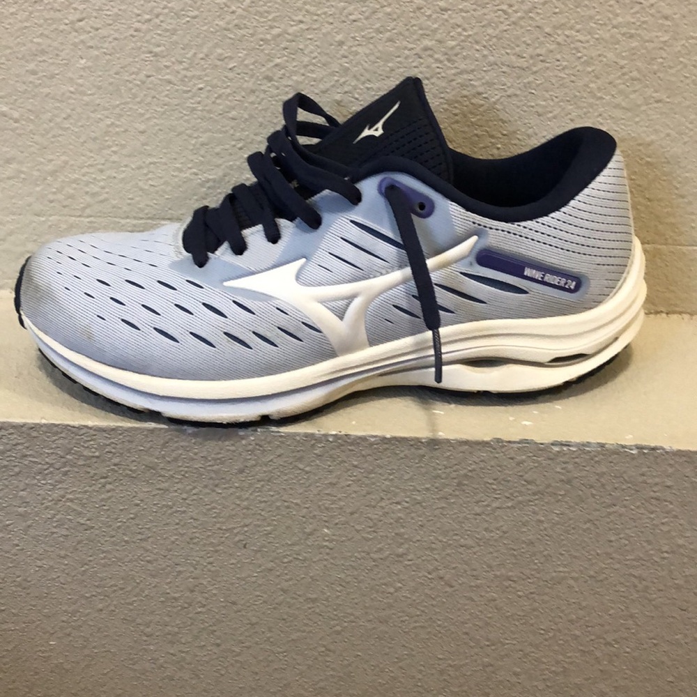 Mizuno waverider 24